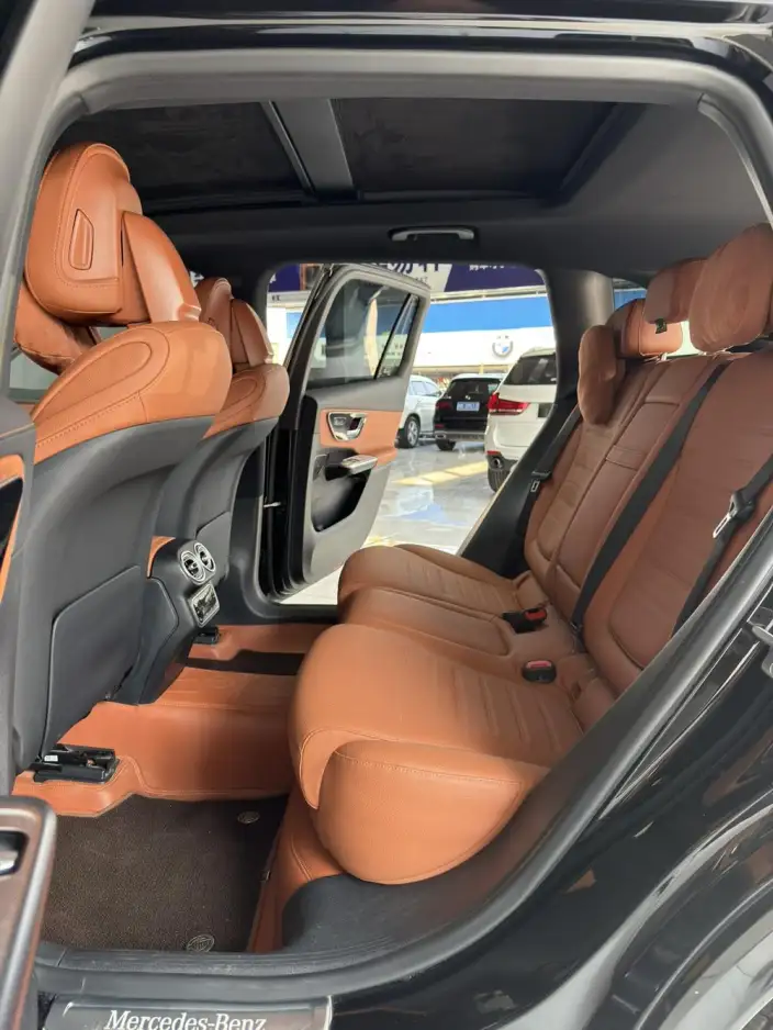 Mercedes-Benz GLC 2024 Model GLC 260 L 4MATIC Luxury Model 5 seat – фото 8