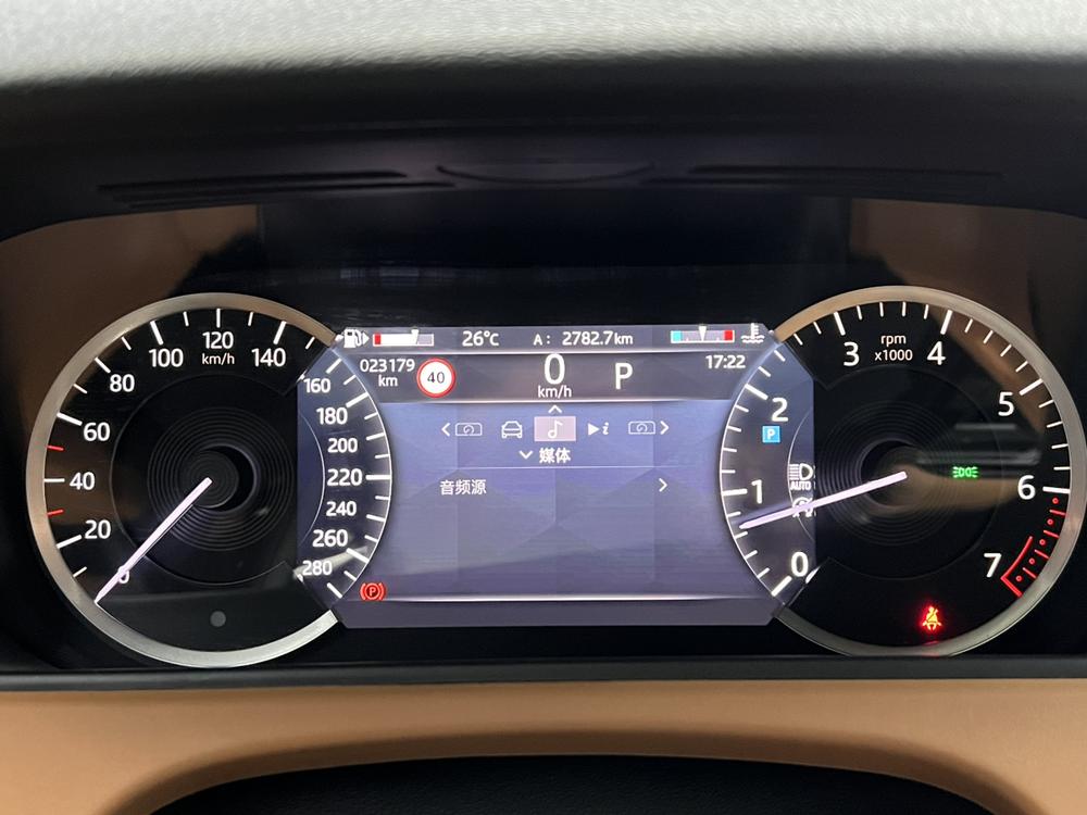 Range Rover Velar 2022 250PS Luster Gold Collection – фото 7