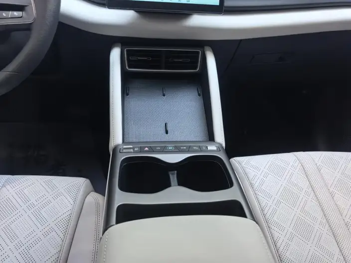 Yuan UP 2025 Model 301KM Pilot Model – фото 10