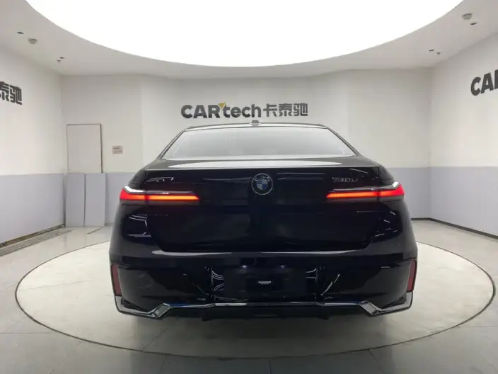 BMW 7 Series 2023 Model 735Li M Sports Set – фото 6