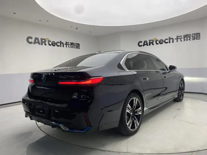 BMW 7 Series 2023 Model 735Li M Sports Set – фото 7