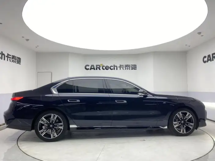 BMW 7 Series 2023 Model 735Li M Sports Set – фото 8