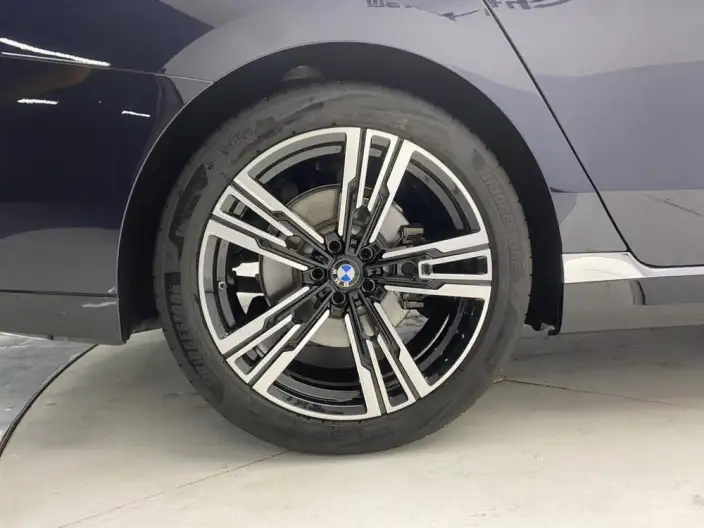 BMW 7 Series 2023 Model 735Li M Sports Set – фото 9