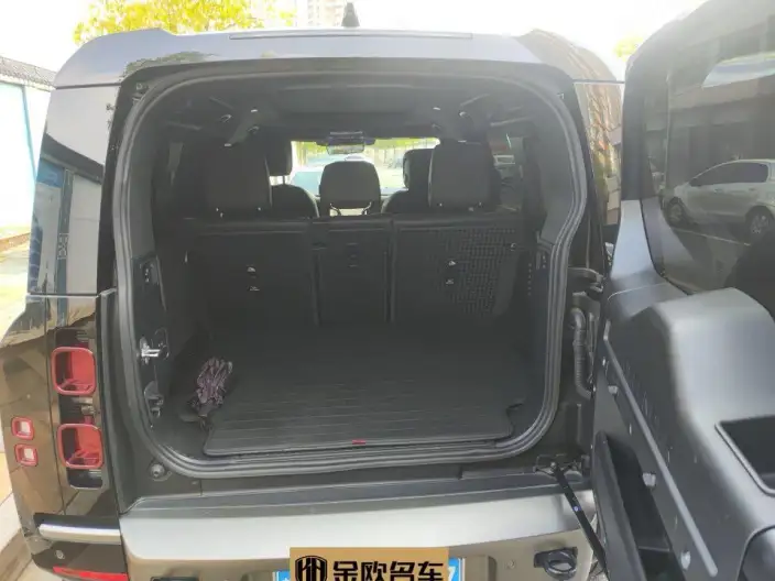 Land Rover Defender 2024 Model 110 3.0T P400 X-Dynamic HSE – фото 9