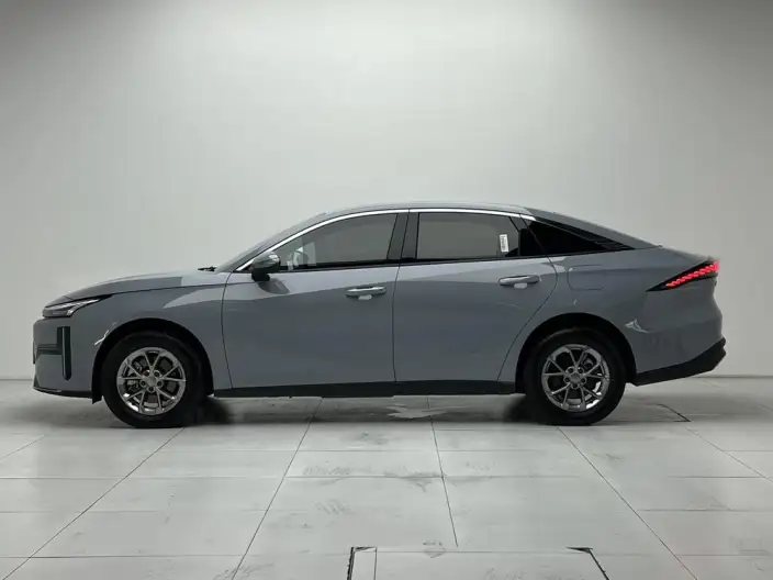 Geely Galaxy L6 2025 Model 1.5 EM-i DHT 60KM Voyage Edition – фото 4