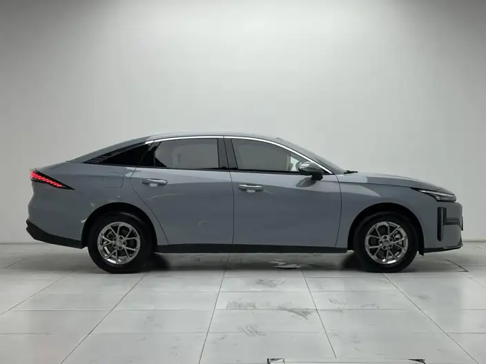 Geely Galaxy L6 2025 Model 1.5 EM-i DHT 60KM Voyage Edition – фото 8