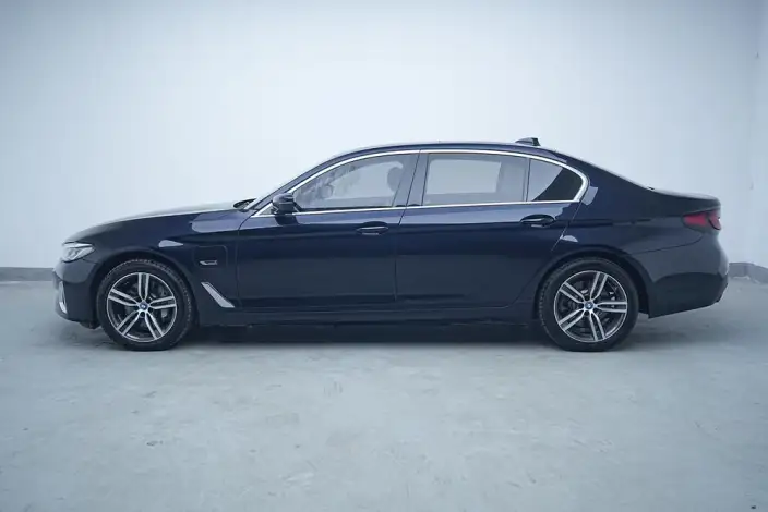 BMW 5 Series PHEV 2022 Model Facelift II 535Le Luxury Set – фото 4