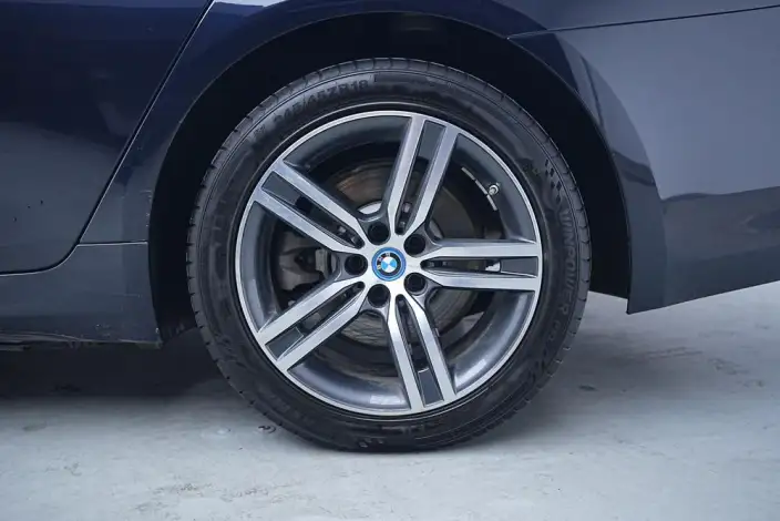 BMW 5 Series PHEV 2022 Model Facelift II 535Le Luxury Set – фото 9