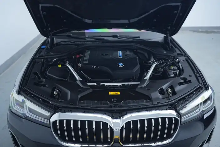 BMW 5 Series PHEV 2022 Model Facelift II 535Le Luxury Set – фото 10