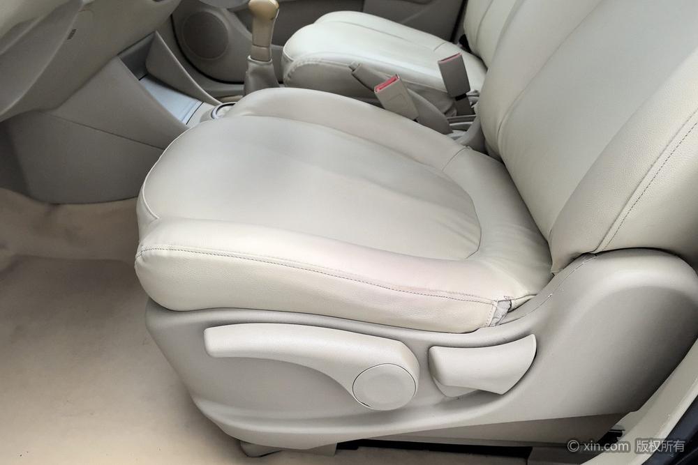 Nissan Sylphy 2012 Classic 1.6XE Manual Comfort – фото 18