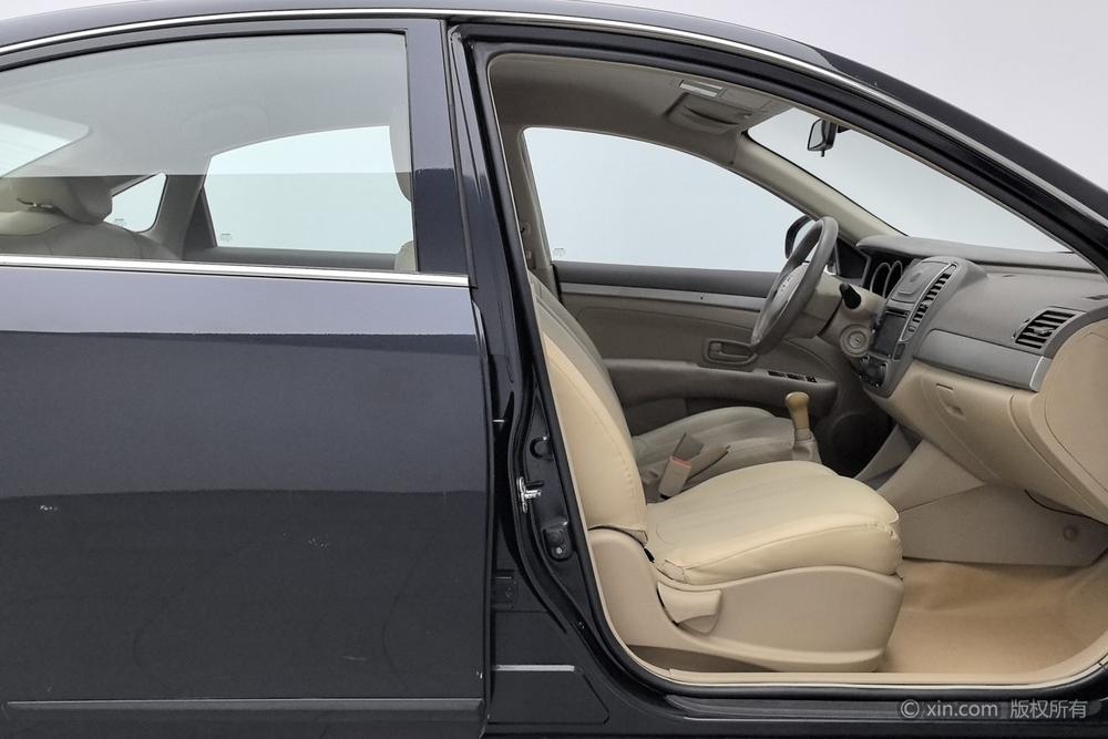 Nissan Sylphy 2012 Classic 1.6XE Manual Comfort – фото 24