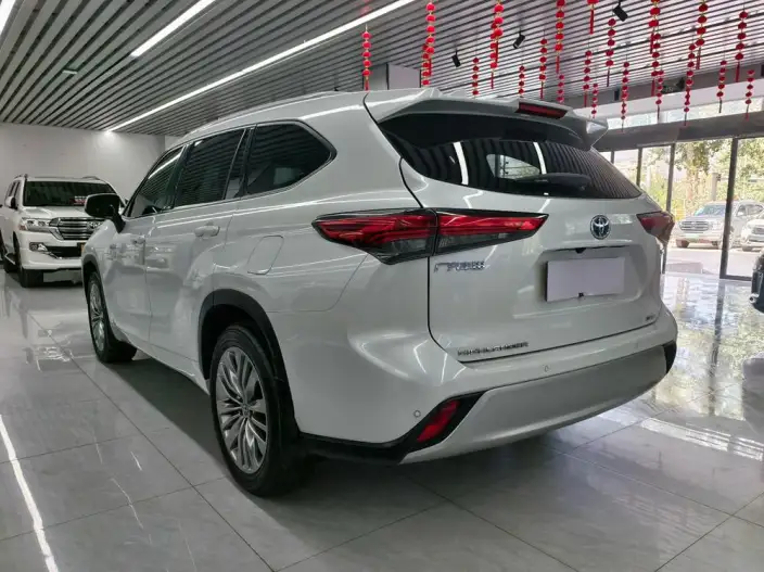Toyota Highlander 2023 Model Hybrid 2.5L 4WD Premium Edition 7 seat – фото 4