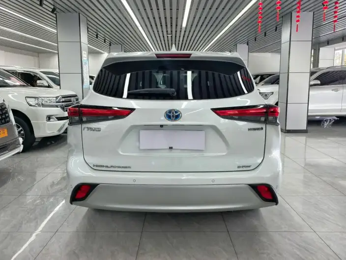 Toyota Highlander 2023 Model Hybrid 2.5L 4WD Premium Edition 7 seat – фото 5