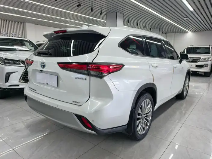 Toyota Highlander 2023 Model Hybrid 2.5L 4WD Premium Edition 7 seat – фото 6