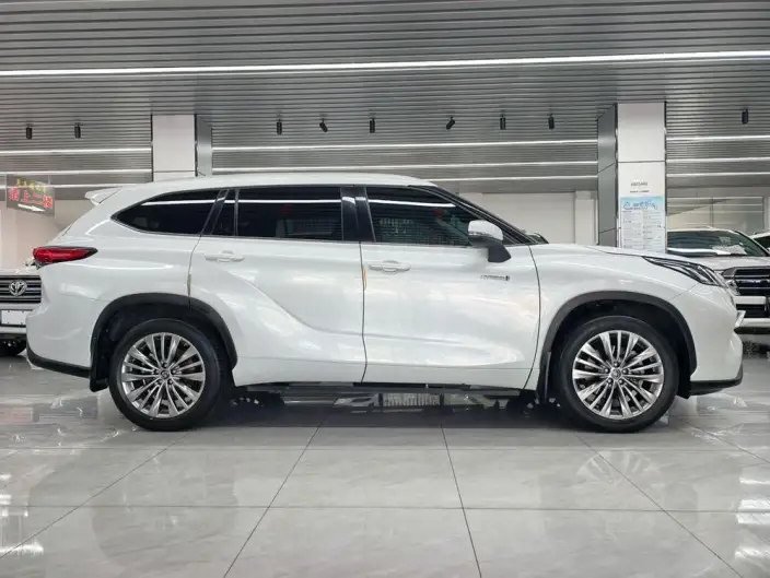 Toyota Highlander 2023 Model Hybrid 2.5L 4WD Premium Edition 7 seat – фото 7