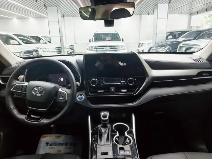 Toyota Highlander 2023 Model Hybrid 2.5L 4WD Premium Edition 7 seat – фото 8