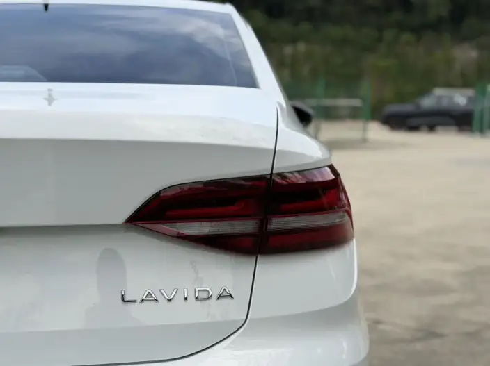 Volkswagen Lavida 2024 Model 1.5L Automatic Starry Sky Five Million Edition – фото 7