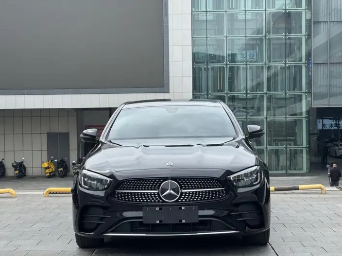 Mercedes-Benz E-Class PHEV 2022 Model E 350 e L sedan – фото 2