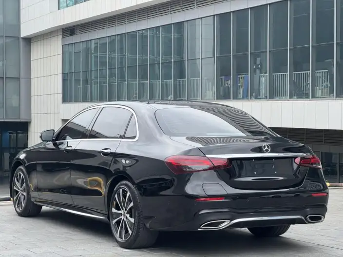 Mercedes-Benz E-Class PHEV 2022 Model E 350 e L sedan – фото 4