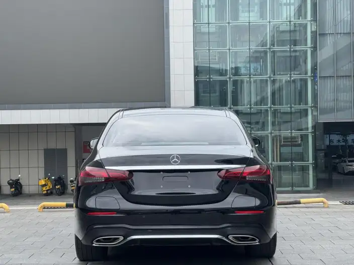 Mercedes-Benz E-Class PHEV 2022 Model E 350 e L sedan – фото 5