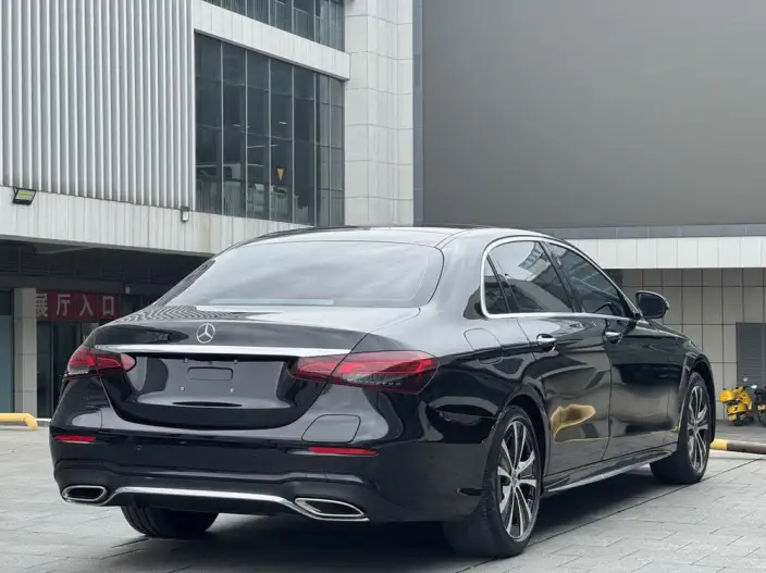 Mercedes-Benz E-Class PHEV 2022 Model E 350 e L sedan – фото 6