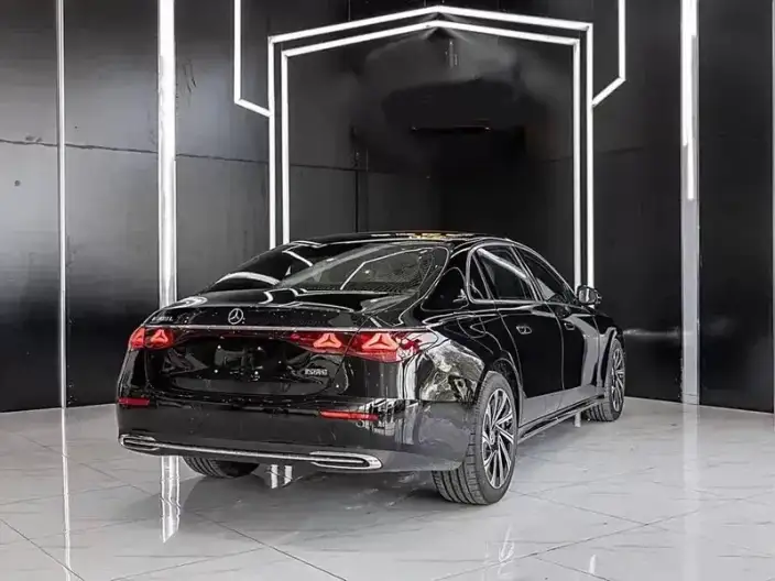Mercedes-Benz E-Class 2024 Model E 300 L Luxury Model sedan – фото 5