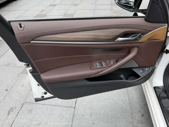 BMW 5 Series PHEV 2021 Model Facelift 535Le Luxury Set – фото 6
