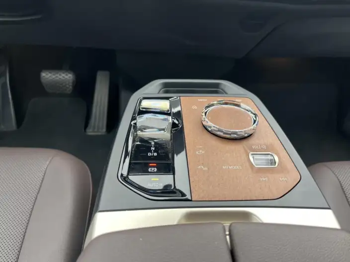 BMW iX 2022 Model xDrive40 – фото 10