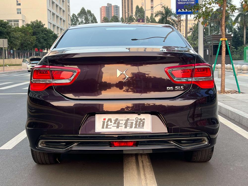 DS 5 LS 2015 модификация 1.6T Comfort Edition THP160