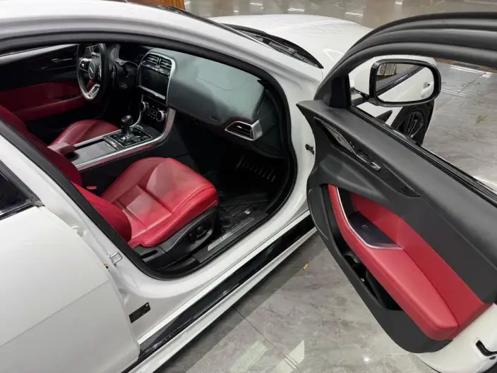 Jaguar XE L 2021 Model 2.0T 250PS Obsidian Black Sports Edition – фото 8