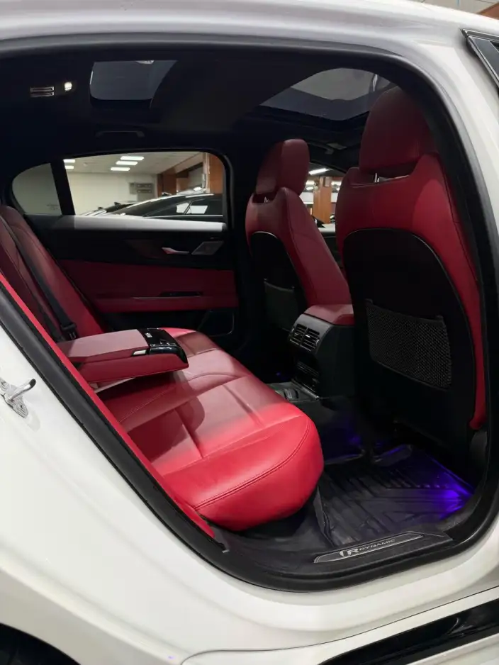 Jaguar XE L 2021 Model 2.0T 250PS Obsidian Black Sports Edition – фото 9
