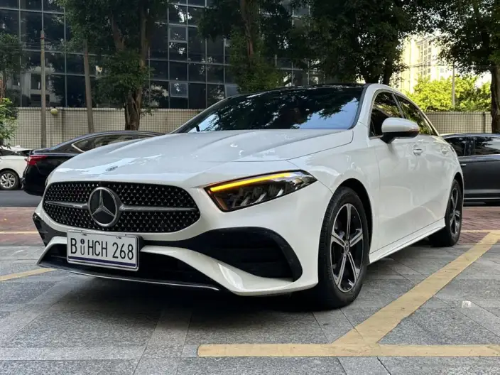 Mercedes-Benz A-class 2024 Model A 200 L Dynamic Edition – фото 1
