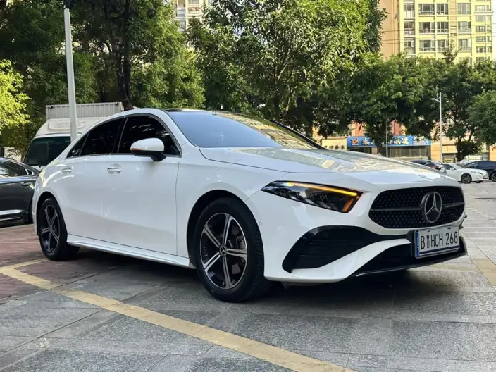 Mercedes-Benz A-class 2024 Model A 200 L Dynamic Edition – фото 3
