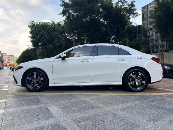 Mercedes-Benz A-class 2024 Model A 200 L Dynamic Edition – фото 4
