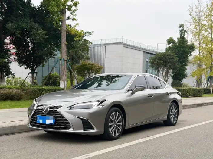 Lexus ES 2025 Model 300h Premium – фото 1