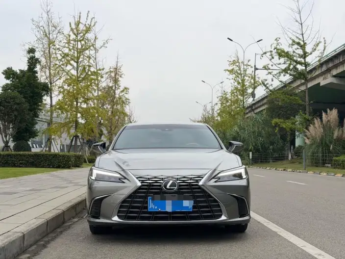 Lexus ES 2025 Model 300h Premium – фото 2