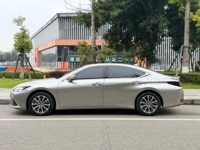 Lexus ES 2025 Model 300h Premium – фото 3