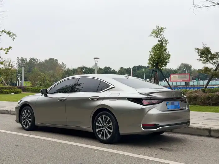 Lexus ES 2025 Model 300h Premium – фото 4