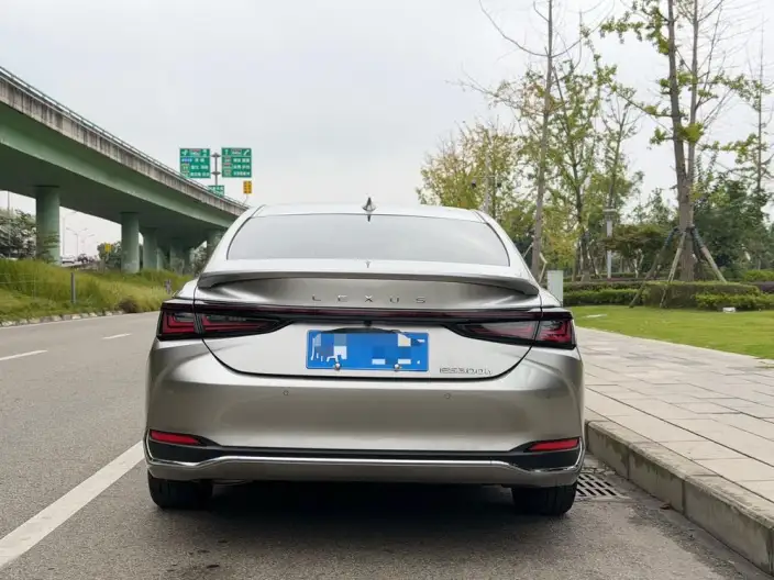 Lexus ES 2025 Model 300h Premium – фото 5