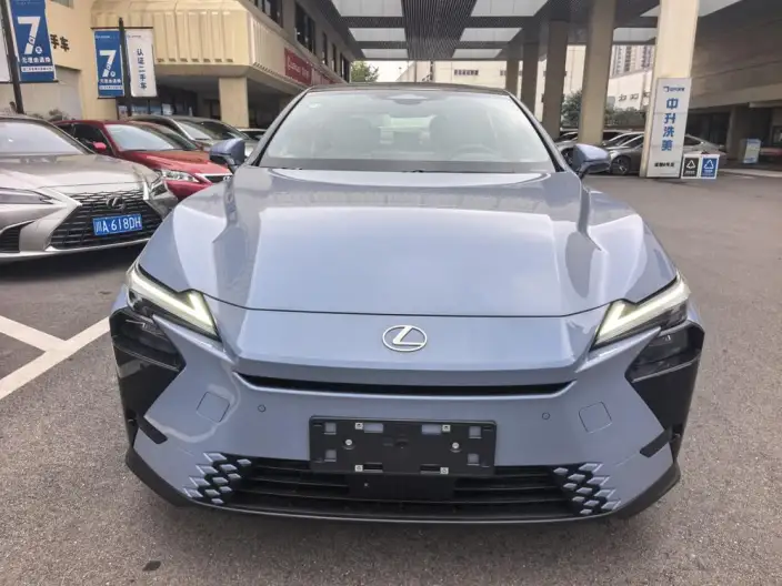 Lexus ES 2026 Model 300h – фото 2