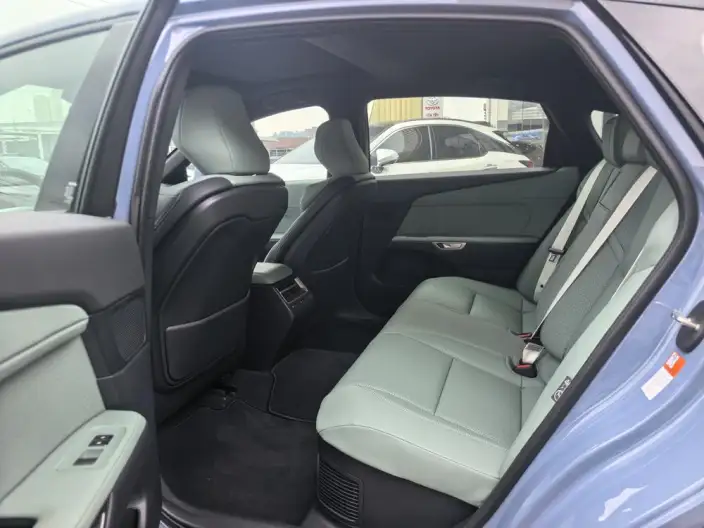 Lexus ES 2026 Model 300h – фото 9