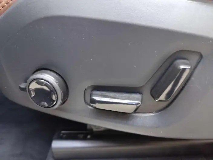 Volvo XC90 PHEV 2024 Model E Drive Hybrid T8 Long Battery Life Pro Smart Prestige Deluxe Edition 7 seat – фото 8