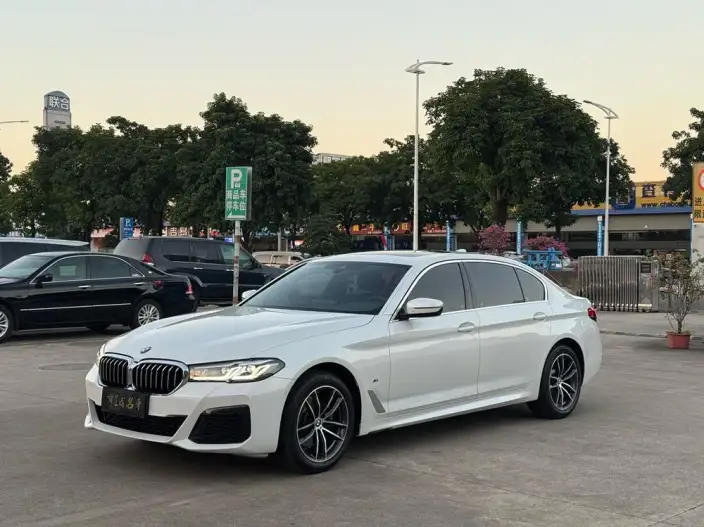 BMW 5 Series 2022 Model Facelift II 525Li M Sports Set – фото 1