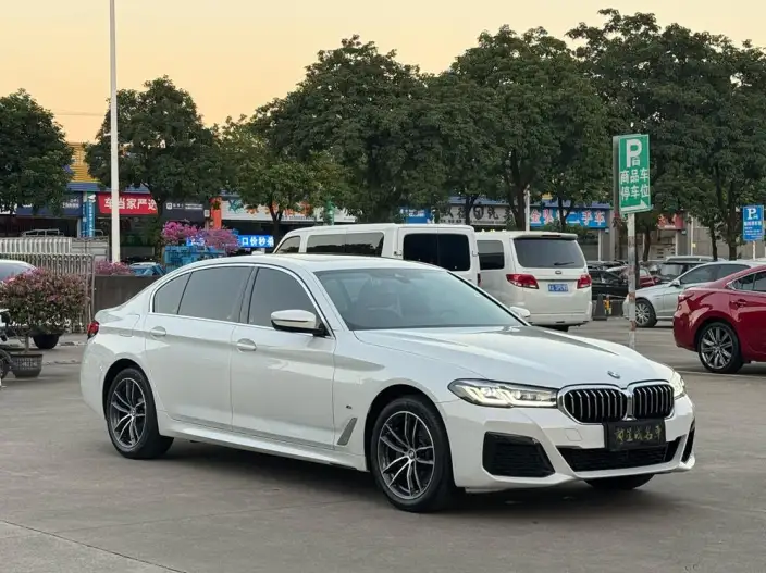 BMW 5 Series 2022 Model Facelift II 525Li M Sports Set – фото 3