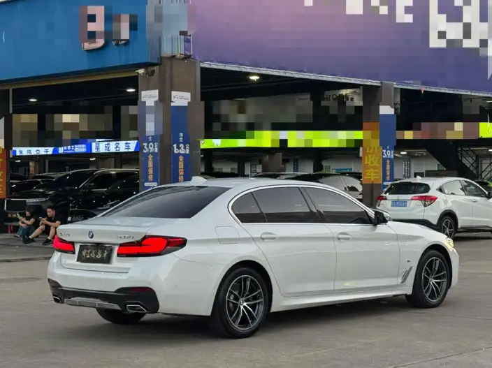 BMW 5 Series 2022 Model Facelift II 525Li M Sports Set – фото 6