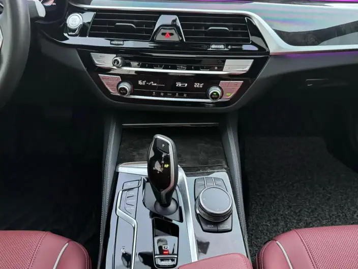 BMW 5 Series 2022 Model Facelift II 525Li M Sports Set – фото 10