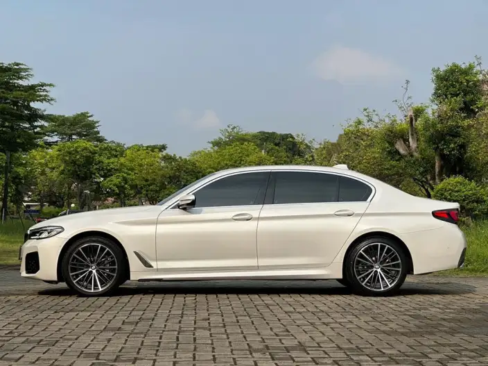BMW 5 Series 2022 Model Facelift 530Li Leading Model M Sports Set – фото 4