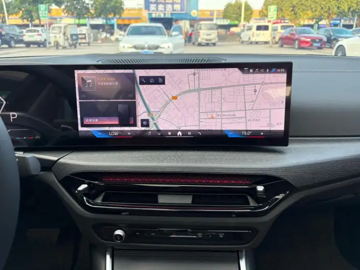 BMW 3 Series 2025 Model 325Li M Sports Set – фото 8