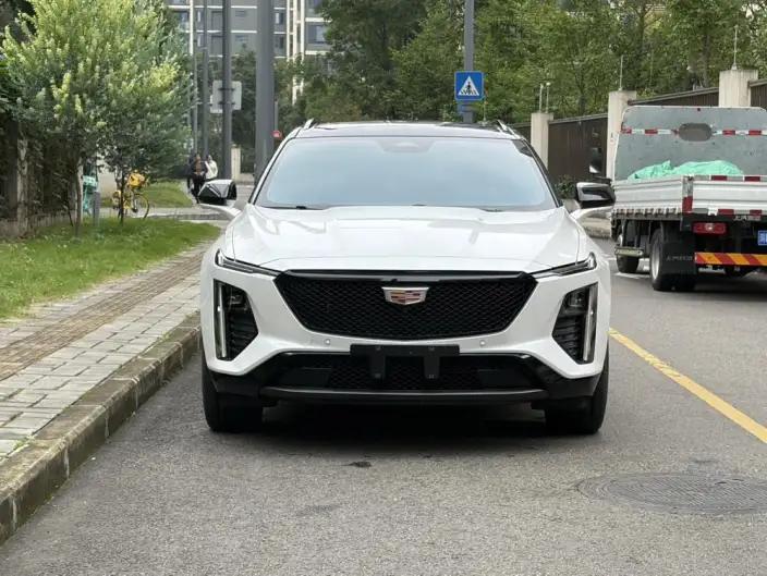 Cadillac GT4 2023 Model 25T Noble Model – фото 2