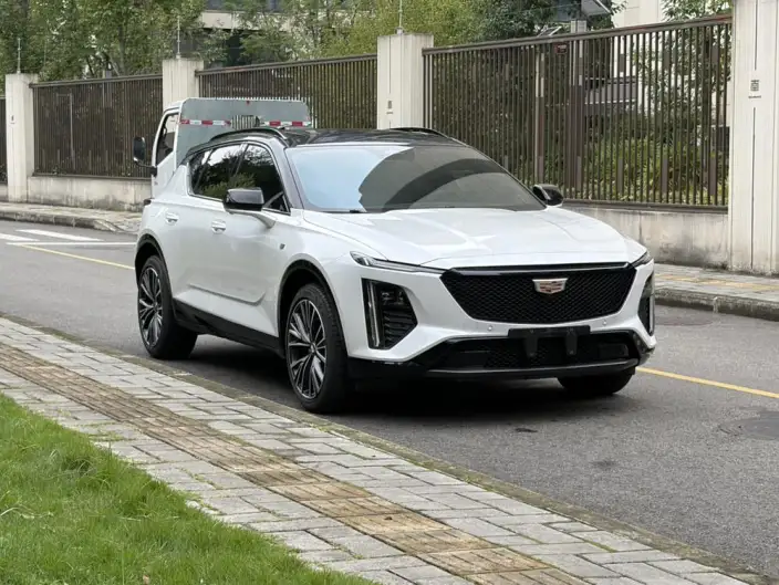 Cadillac GT4 2023 Model 25T Noble Model – фото 3